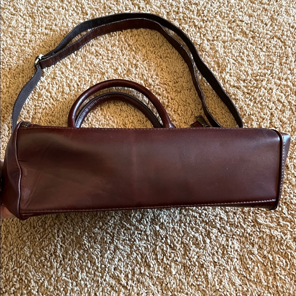 Elegant Brown Floral Embossed Handbag - Picture 4 of 11